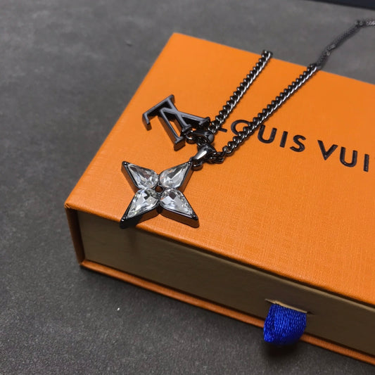 EN – Lux LV Necklaces 050
