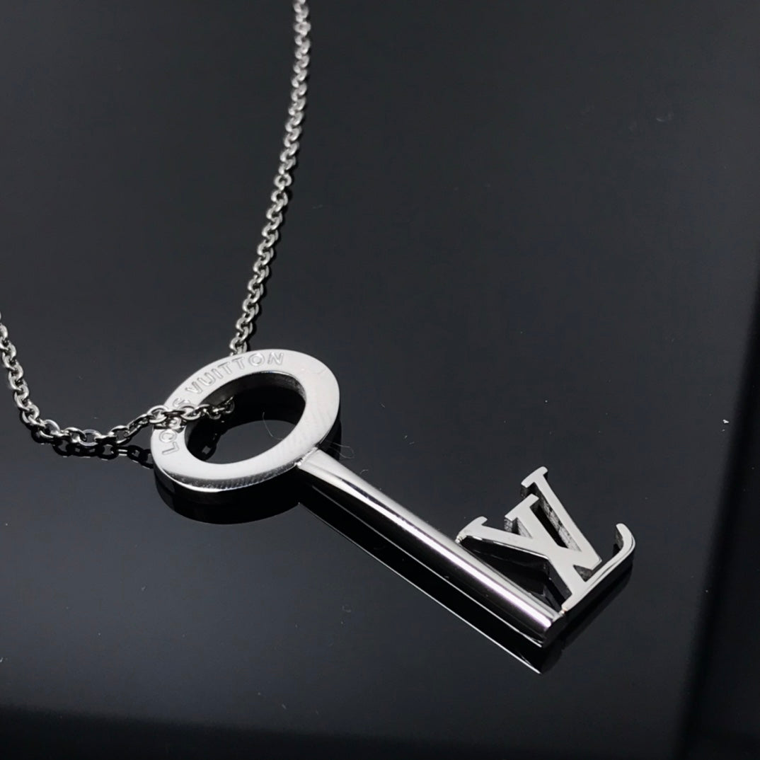 EN – Lux LV Necklaces 043