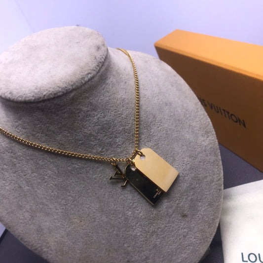 EN – Lux LV Necklaces 082