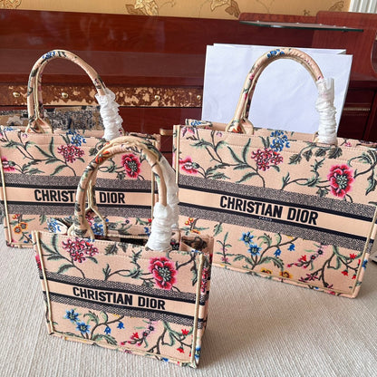 DIOR MEDIUM DIOR BOOK TOTE NATURAL MULTICOLOR RAFFIA EMBROIDERED WITH DIOR PETITES FLEURS 35CM M1296ZEBB M925