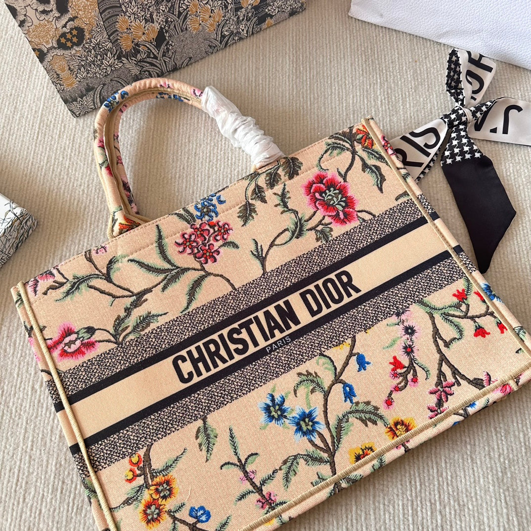 DIOR MEDIUM DIOR BOOK TOTE NATURAL MULTICOLOR RAFFIA EMBROIDERED WITH DIOR PETITES FLEURS 35CM M1296ZEBB M925