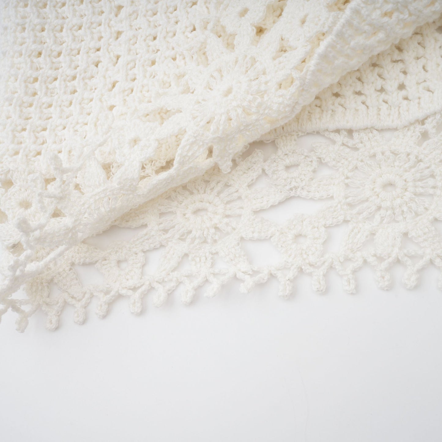 Gisèle White Floral Appliqué Crochet Knit  Two-Piece Top and Shorts Set