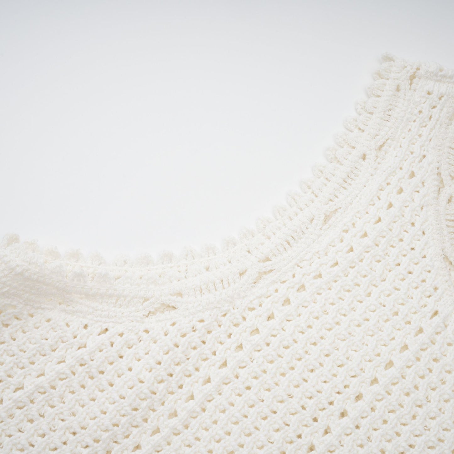 Gisèle White Floral Appliqué Crochet Knit Two-Piece Top and Shorts Set