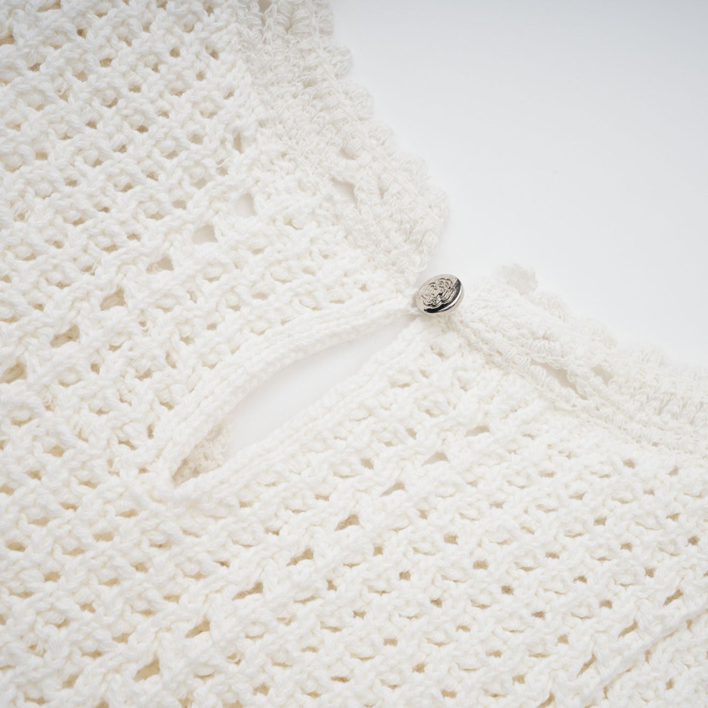 Gisèle White Floral Appliqué Crochet Knit  Two-Piece Top and Shorts Set