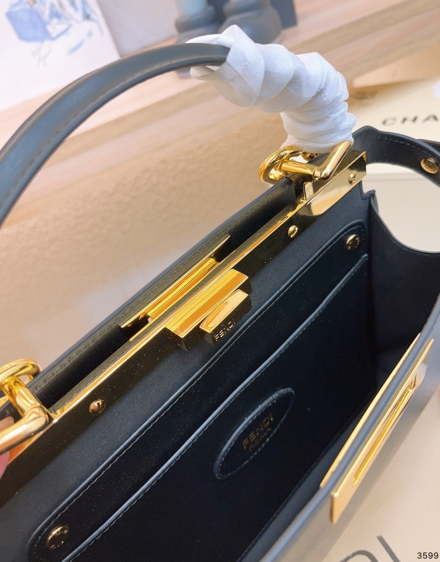 FENDI PEEKABOO ISEEU PETITE BLACK 32CM