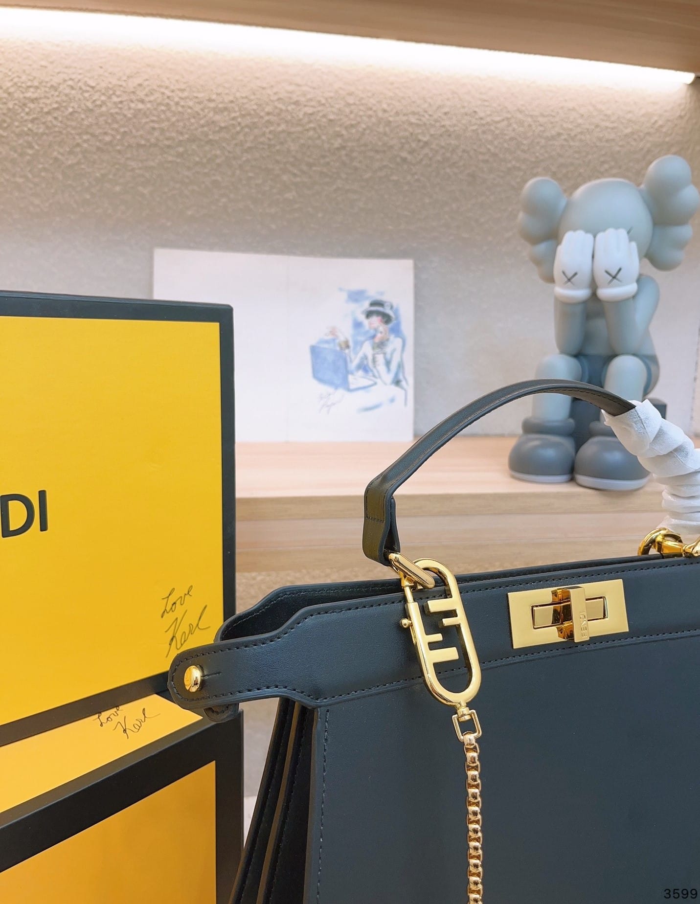 FENDI PEEKABOO ISEEU PETITE BLACK 32CM