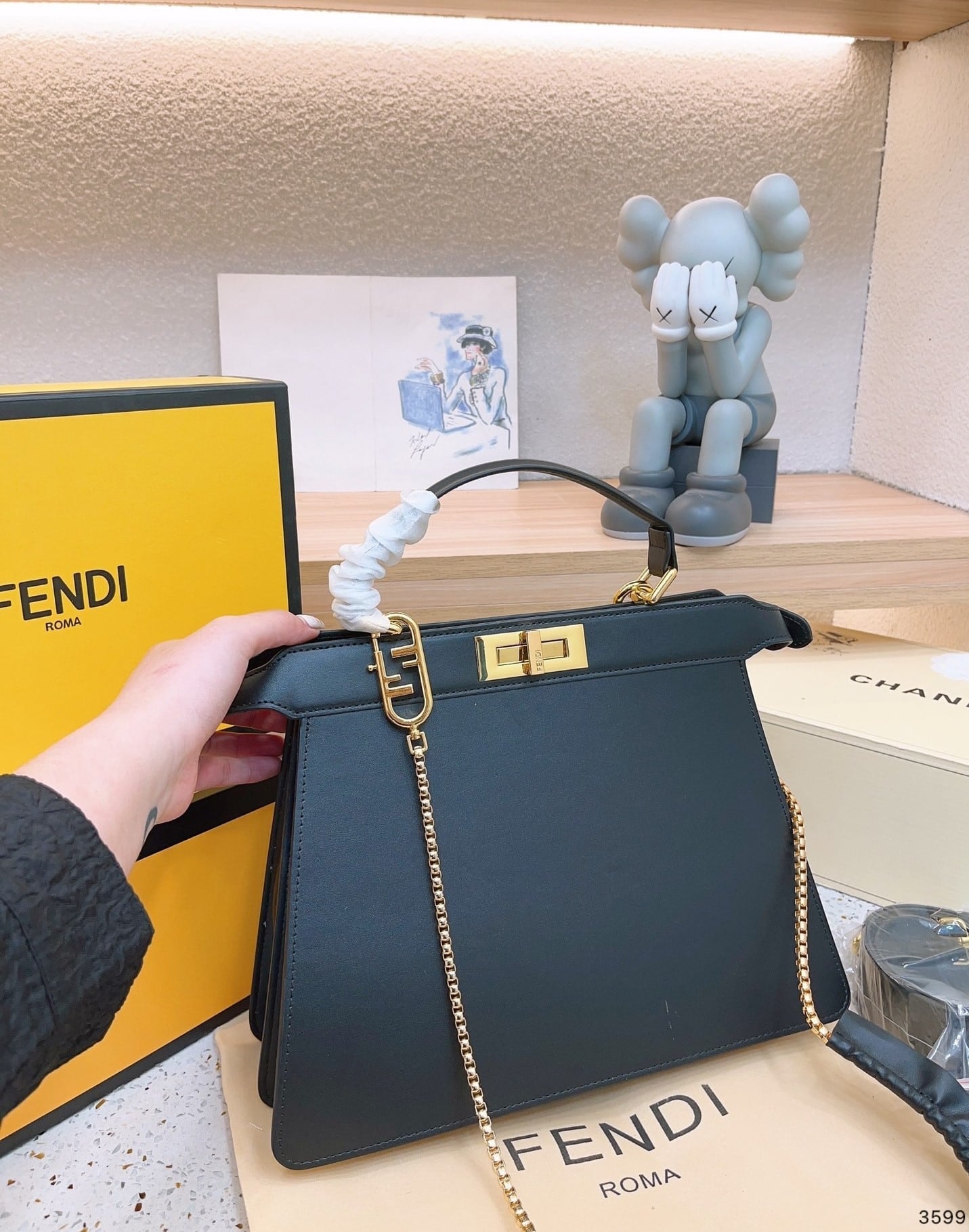 FENDI PEEKABOO ISEEU PETITE BLACK 32CM