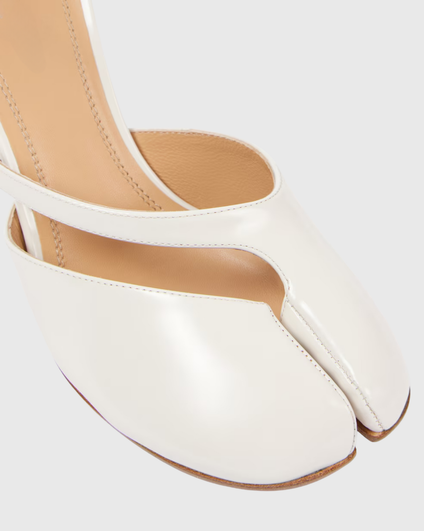 Fiore Tabi Strap Pumps In White