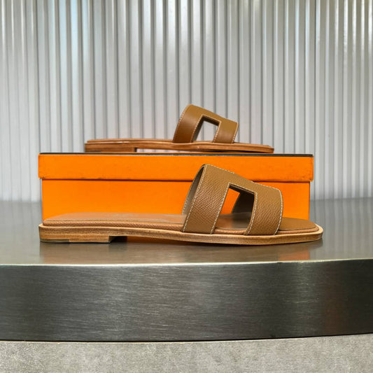 GIFT SET: CE TRIOMPHE CE PANIER &amp; HM ORAN FLAT BROWN