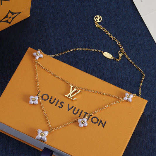 EN – Lux LV Necklaces 002