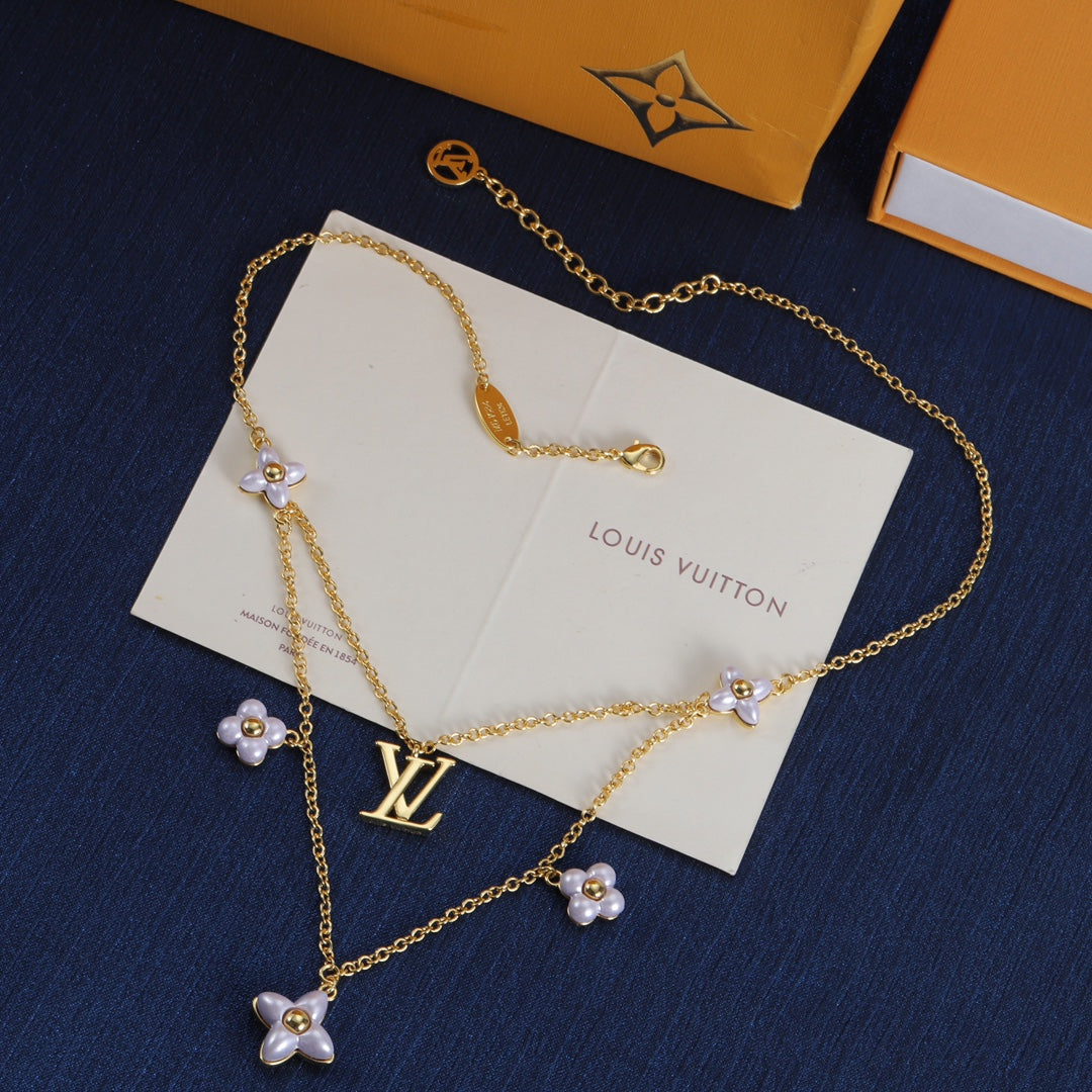 EN – Lux LV Necklaces 002