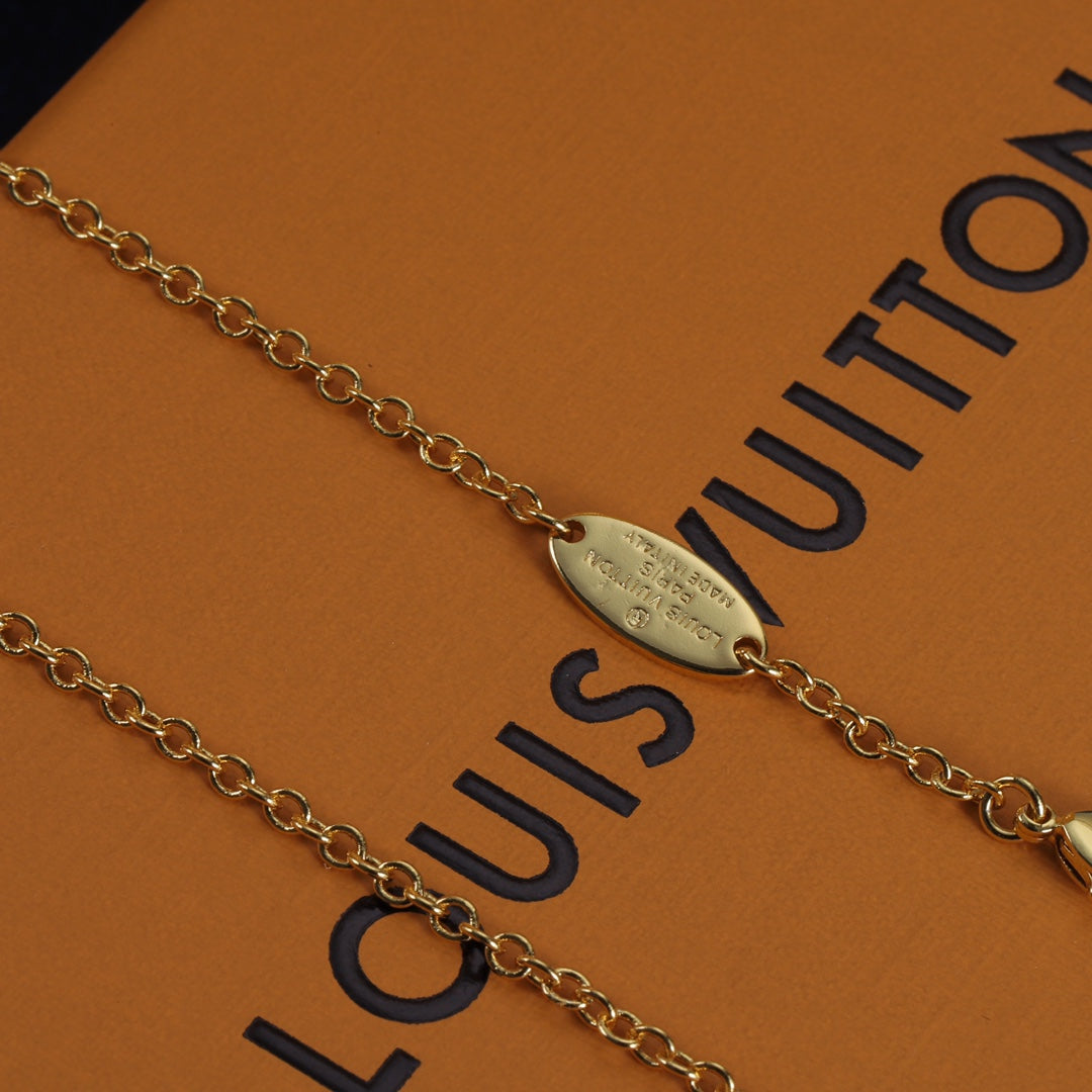 EN – Lux LV Necklaces 002