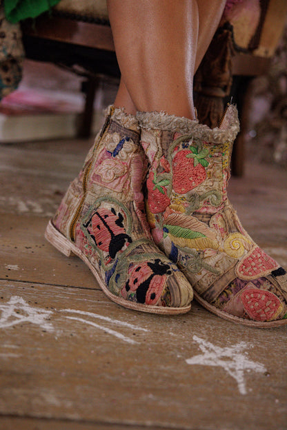 Embroidered Ranchero Boots - 36