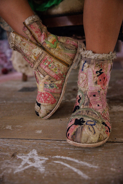 Embroidered Ranchero Boots - 39
