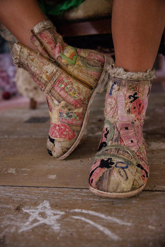 Embroidered Ranchero Boots - 36