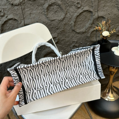 DIOR BOOK TOTE MISS DIOR ALLOVER EMBROIDERY WHITE AND BLACK MEDIUM 26CM M1296ZEZE M041