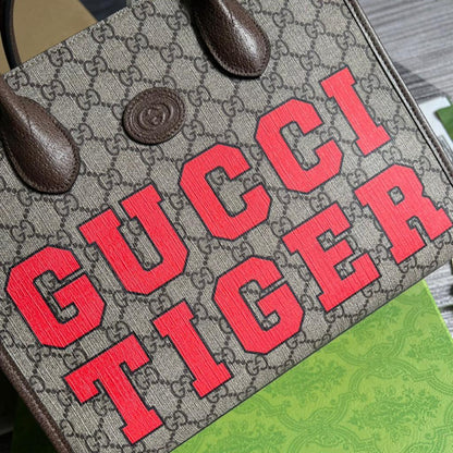 gg Tiger gg Medium Tote Bag Beige And Ebony gg Supreme Canvas Brown For Women 14.8in/37.6cm gg 687827 US7EC 9396
