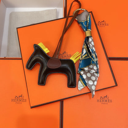 EN – Lux Keychains LUV 087