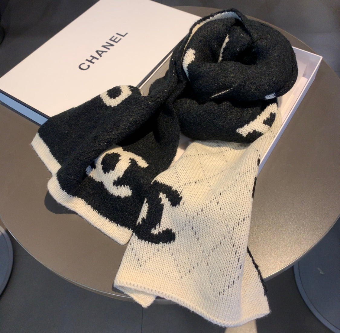 EN – Luxury CHL Scarf 008