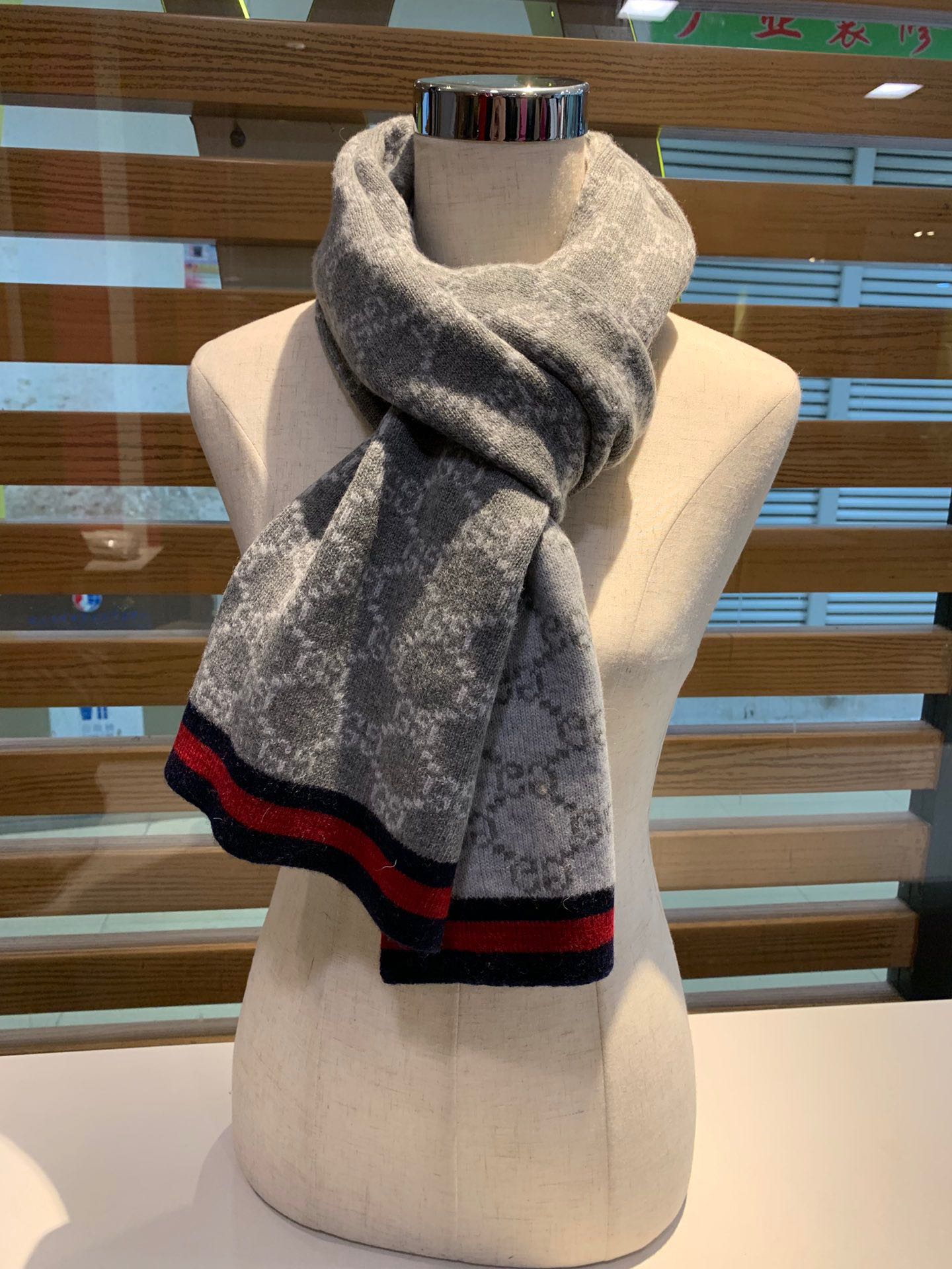 EN – Luxury GCI Scarf 008