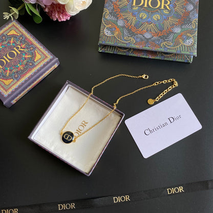 EN – Lux Necklace DIR001