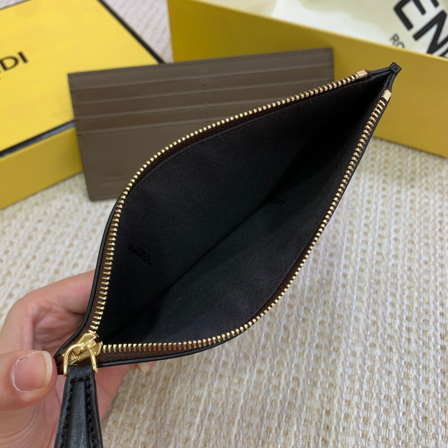 FI Wallet On Chain With Pouches Brown For Women, Handbags, Shoulder And Crossbody Bags 8.4in/21.5cm FF 8BS032AAFMF13VK