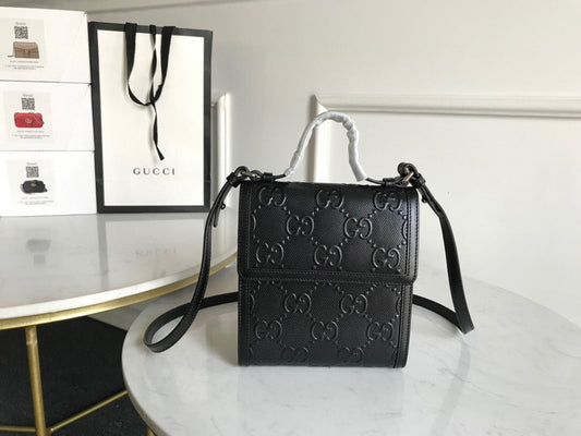 gg Embossed Messenger Bag Black gg Embossed For Men 8.1in/20.5cm gg 625782 1W3AN 1000465