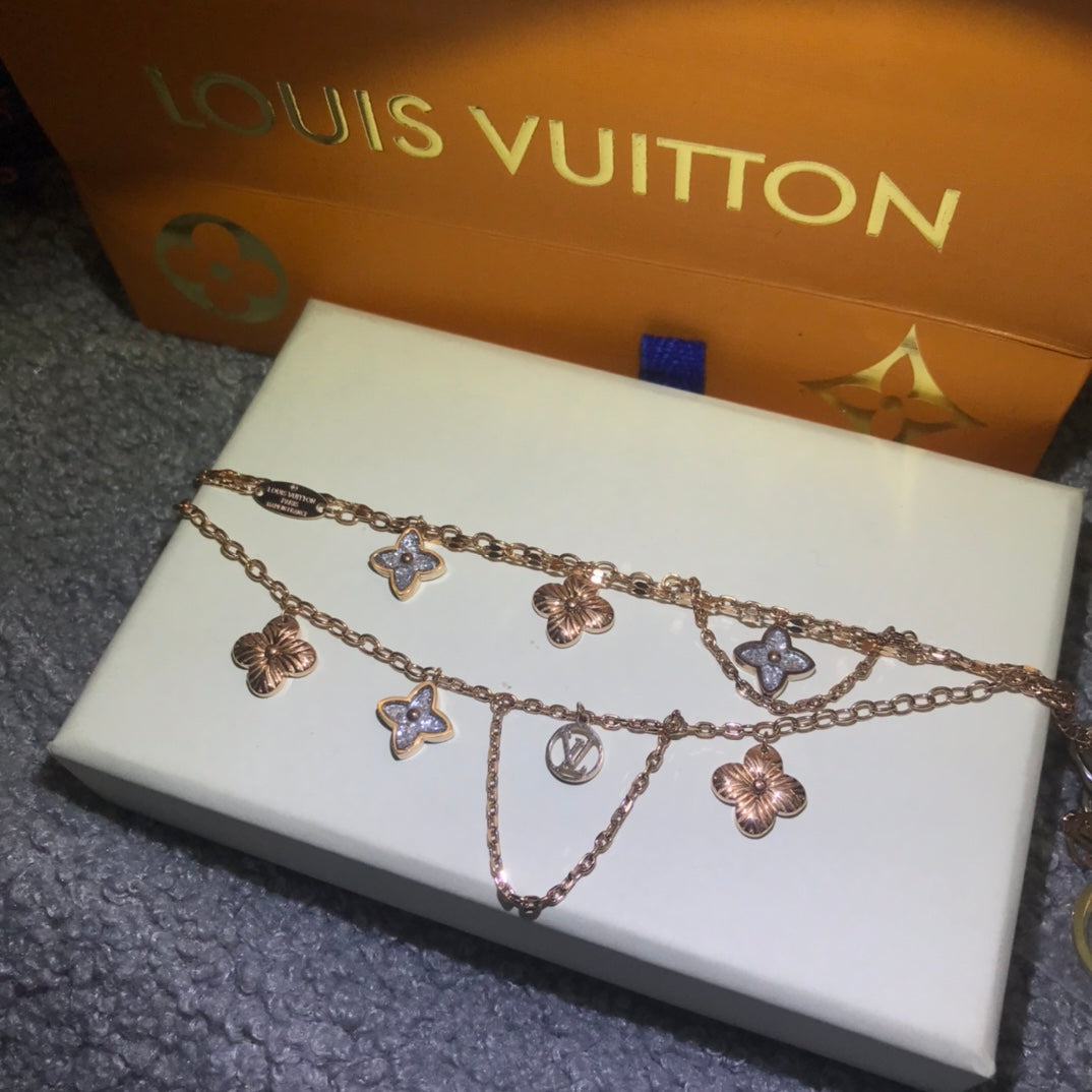 EN – Lux LV Necklaces 092