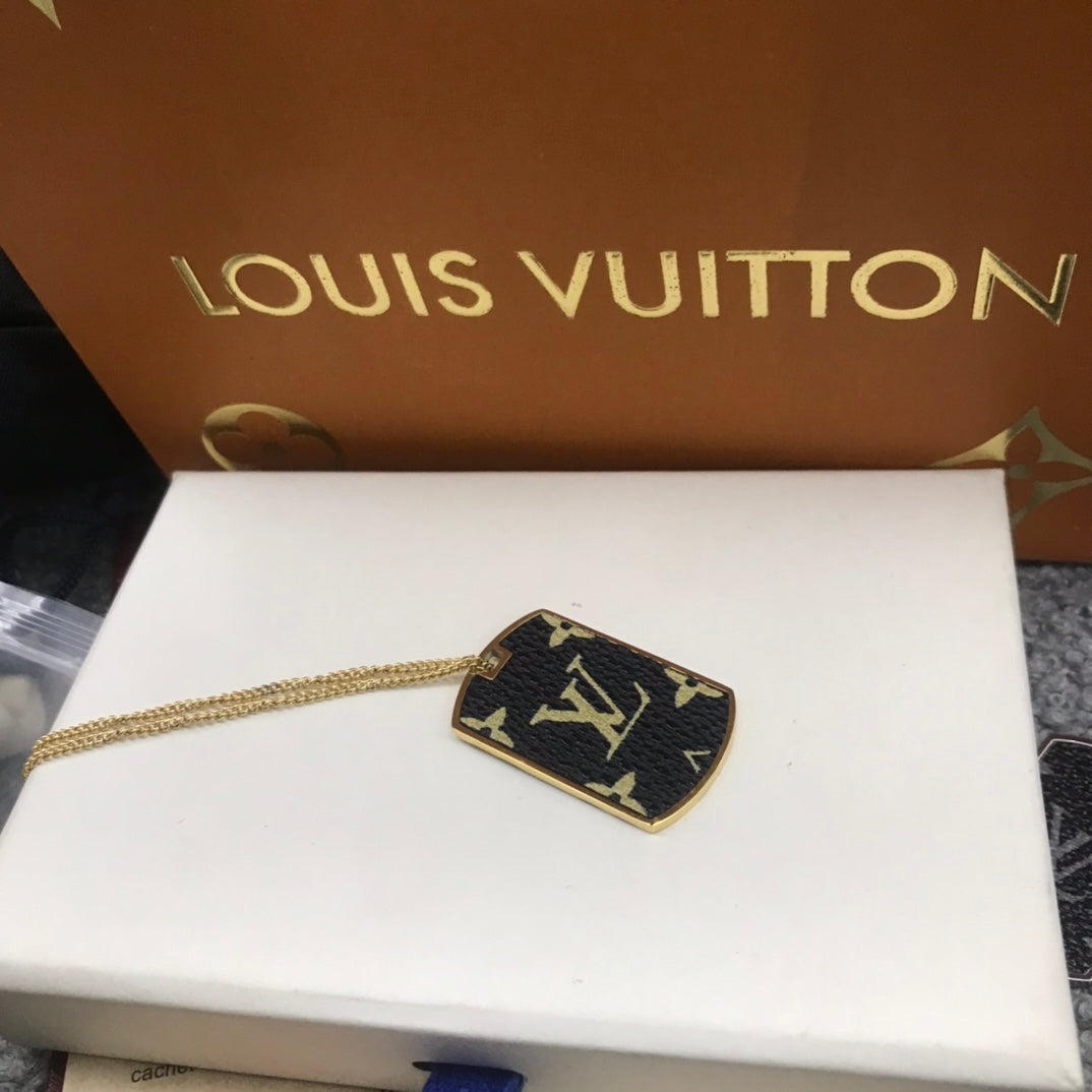 EN – Lux LV Necklaces 015