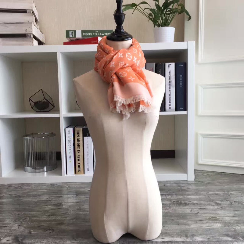 EN – Luxury LUV Scarf 025