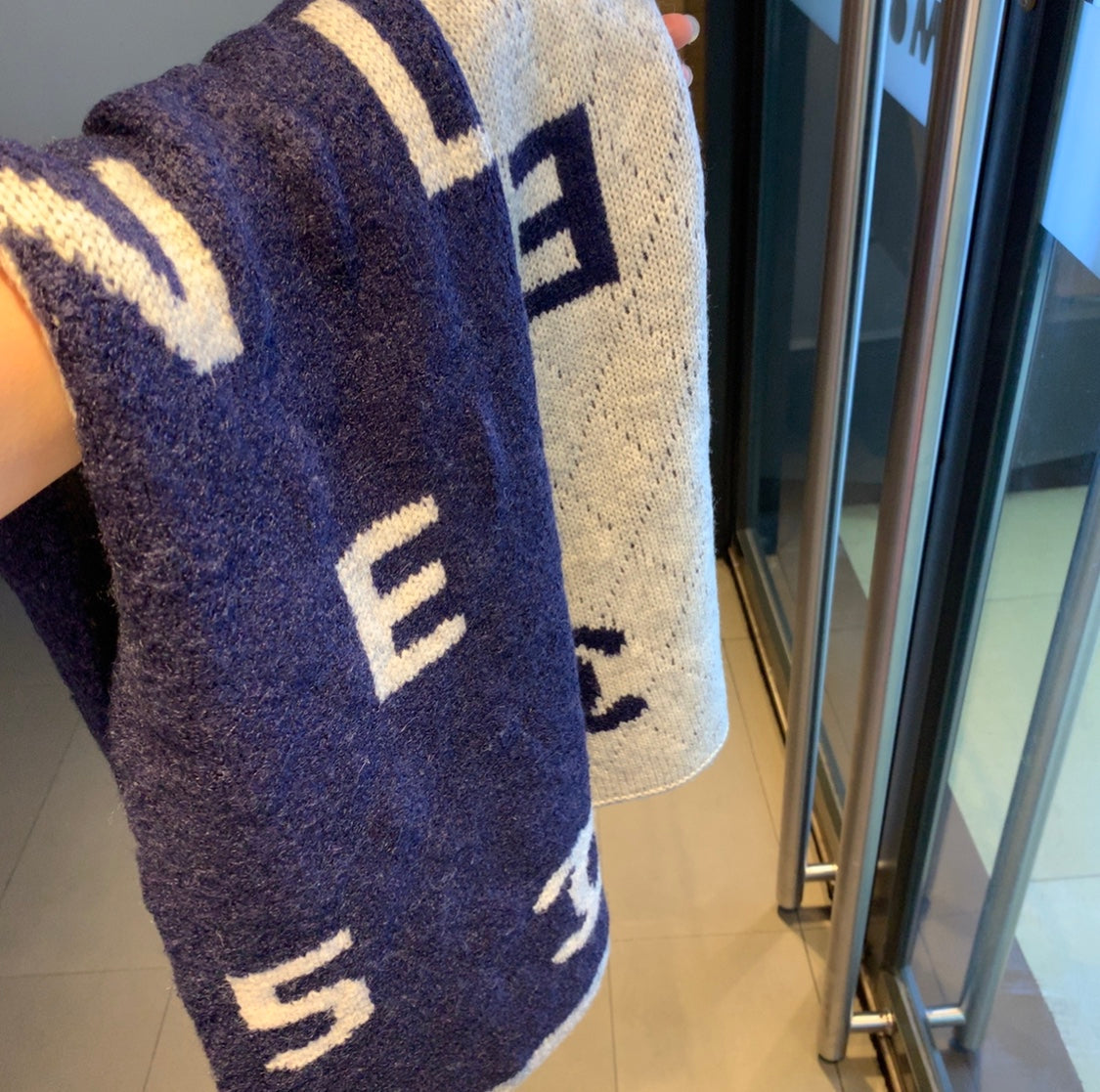 EN – Luxury CHL Scarf 007