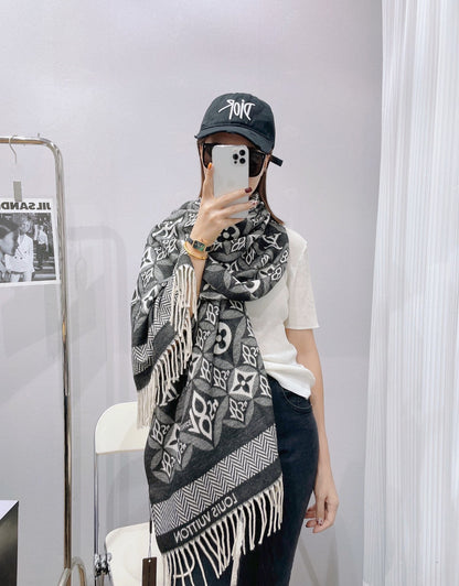 EN – Luxury LUV Scarf 003