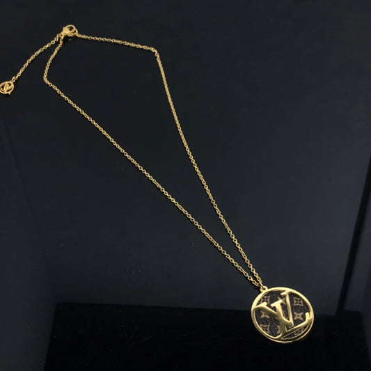 EN – Lux LV Necklaces 085
