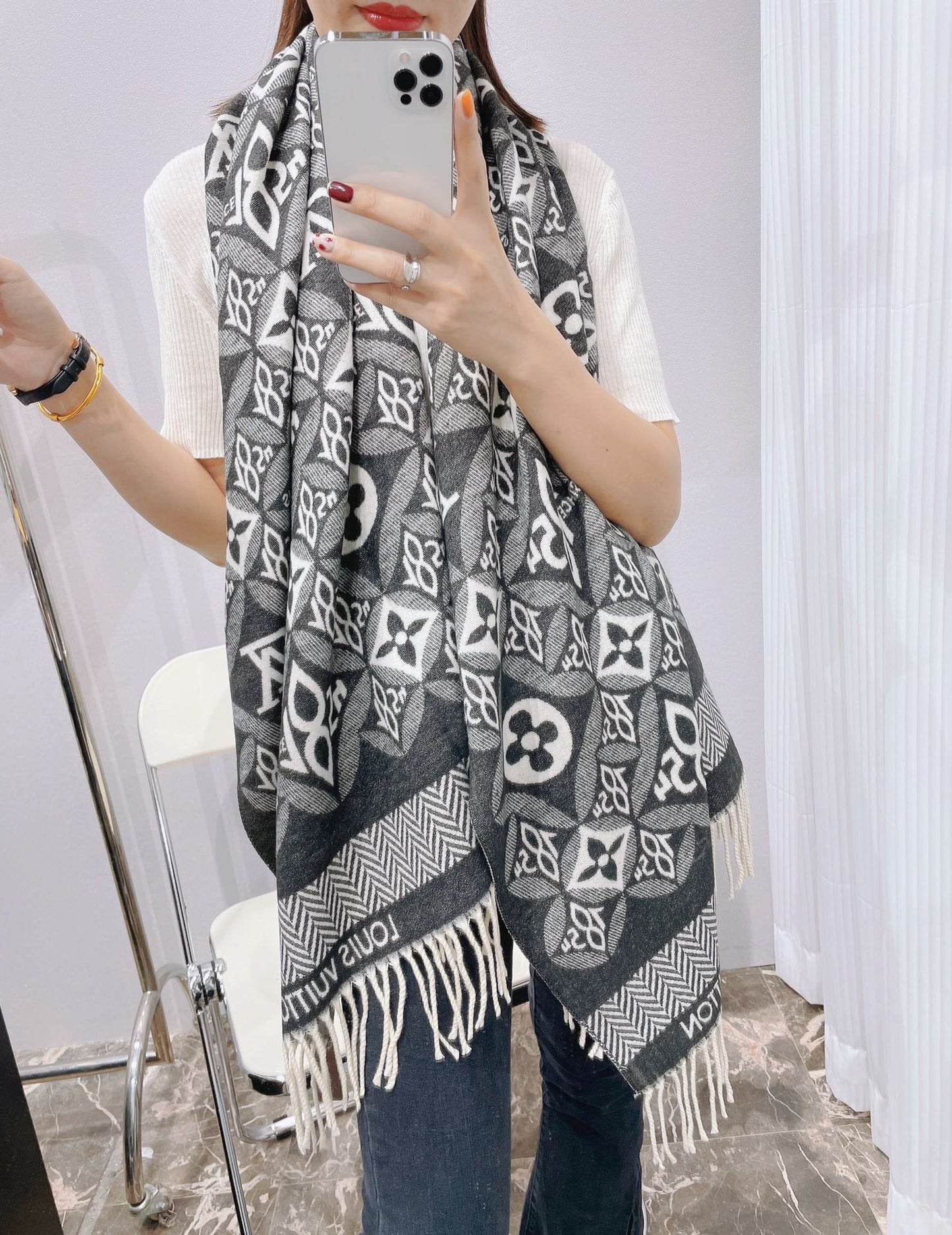 EN – Luxury LUV Scarf 003