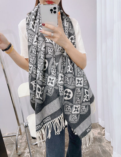 EN – Luxury LUV Scarf 003
