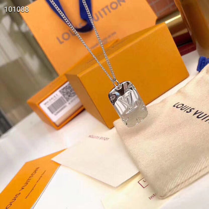 EN – Lux LV Necklaces 011