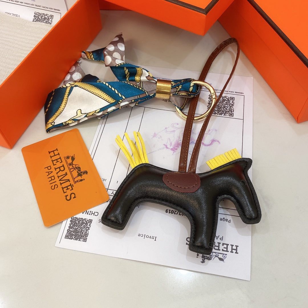 EN – Lux Keychains LUV 087