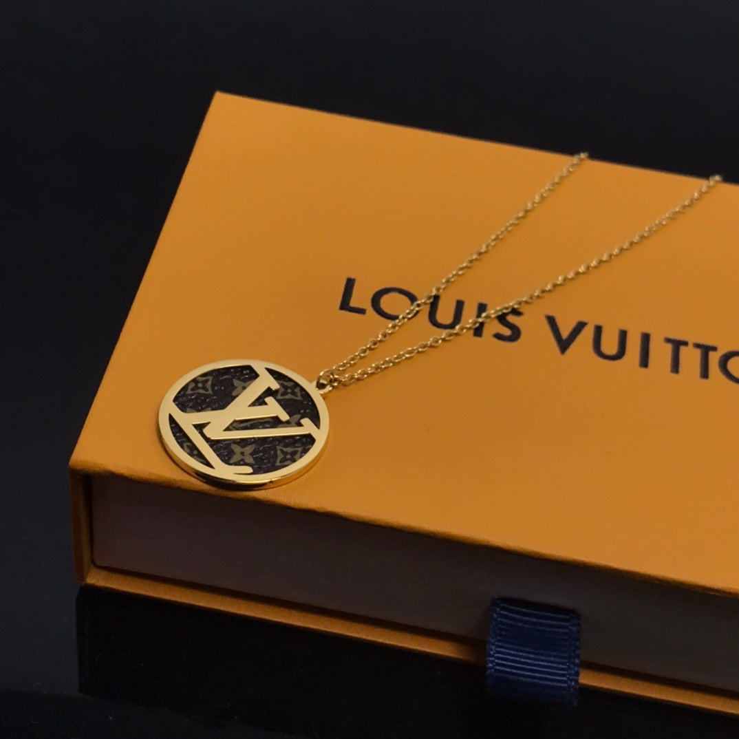 EN – Lux LV Necklaces 085
