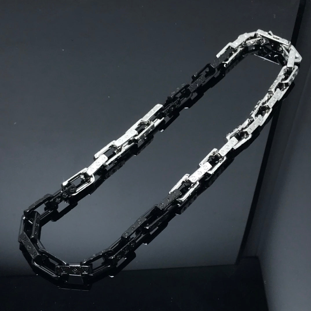 EN – Lux LV Necklaces 044