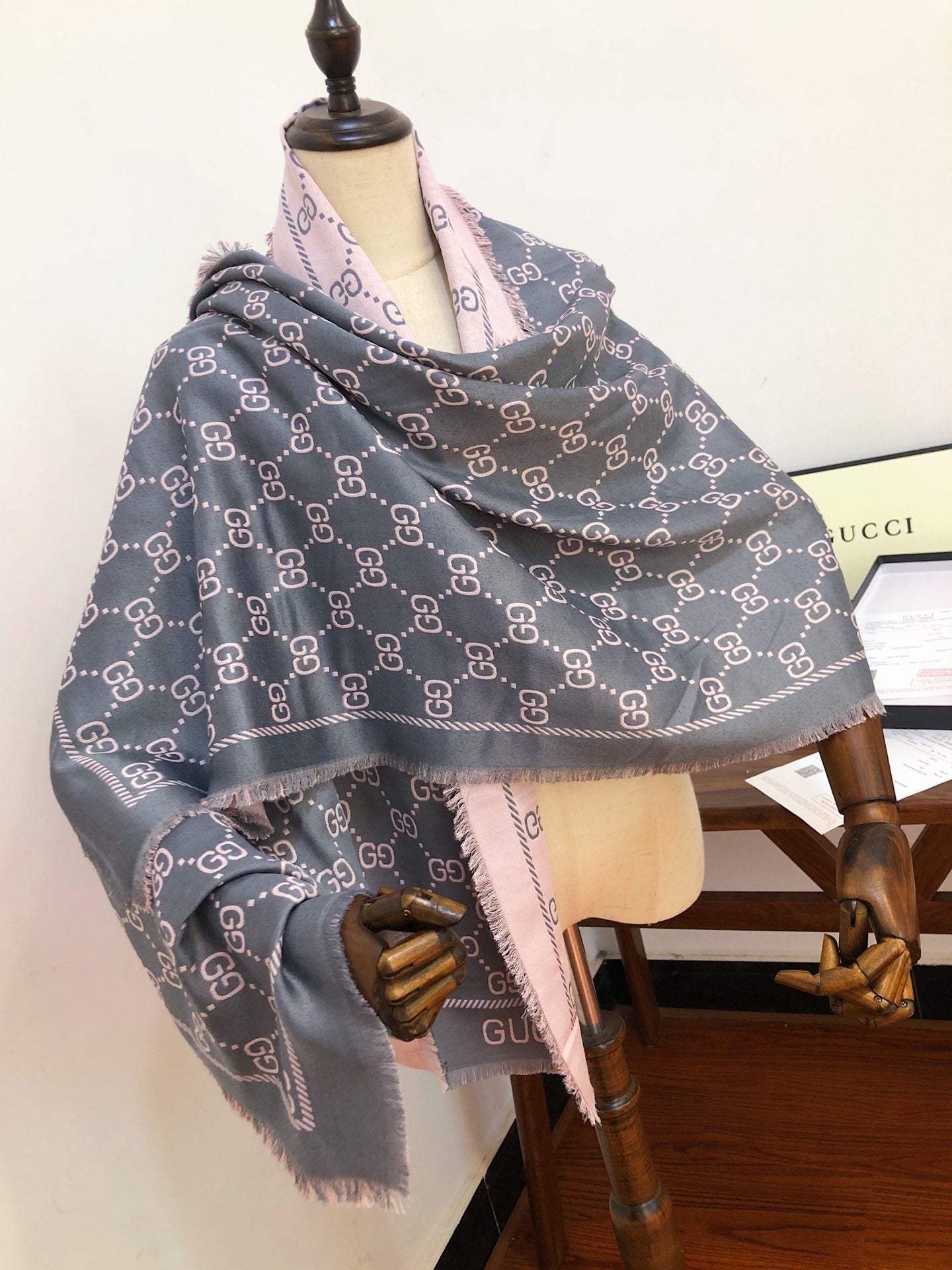EN – Luxury GCI Scarf 028