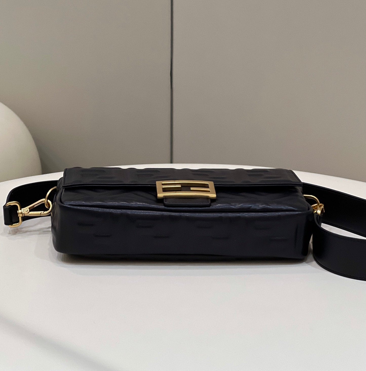FI Baguette Black For Women, Handbags, Shoulder And Crossbody Bags 10.6in/27cm FF 8BR600A72VF15ZW