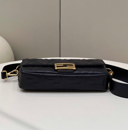 FI Baguette Black For Women, Handbags, Shoulder And Crossbody Bags 10.6in/27cm FF 8BR600A72VF15ZW