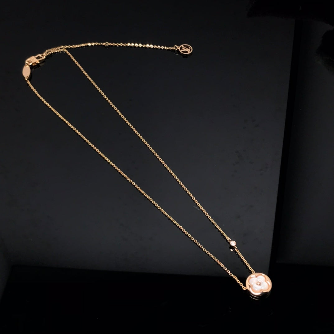 EN – Lux LV Necklaces 034