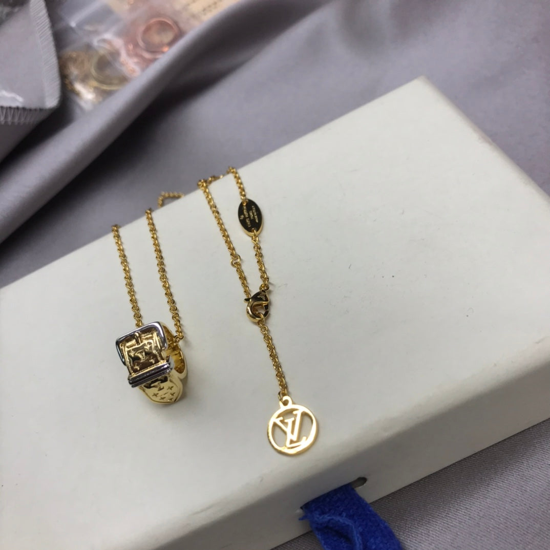 EN – Lux LV Necklaces 007