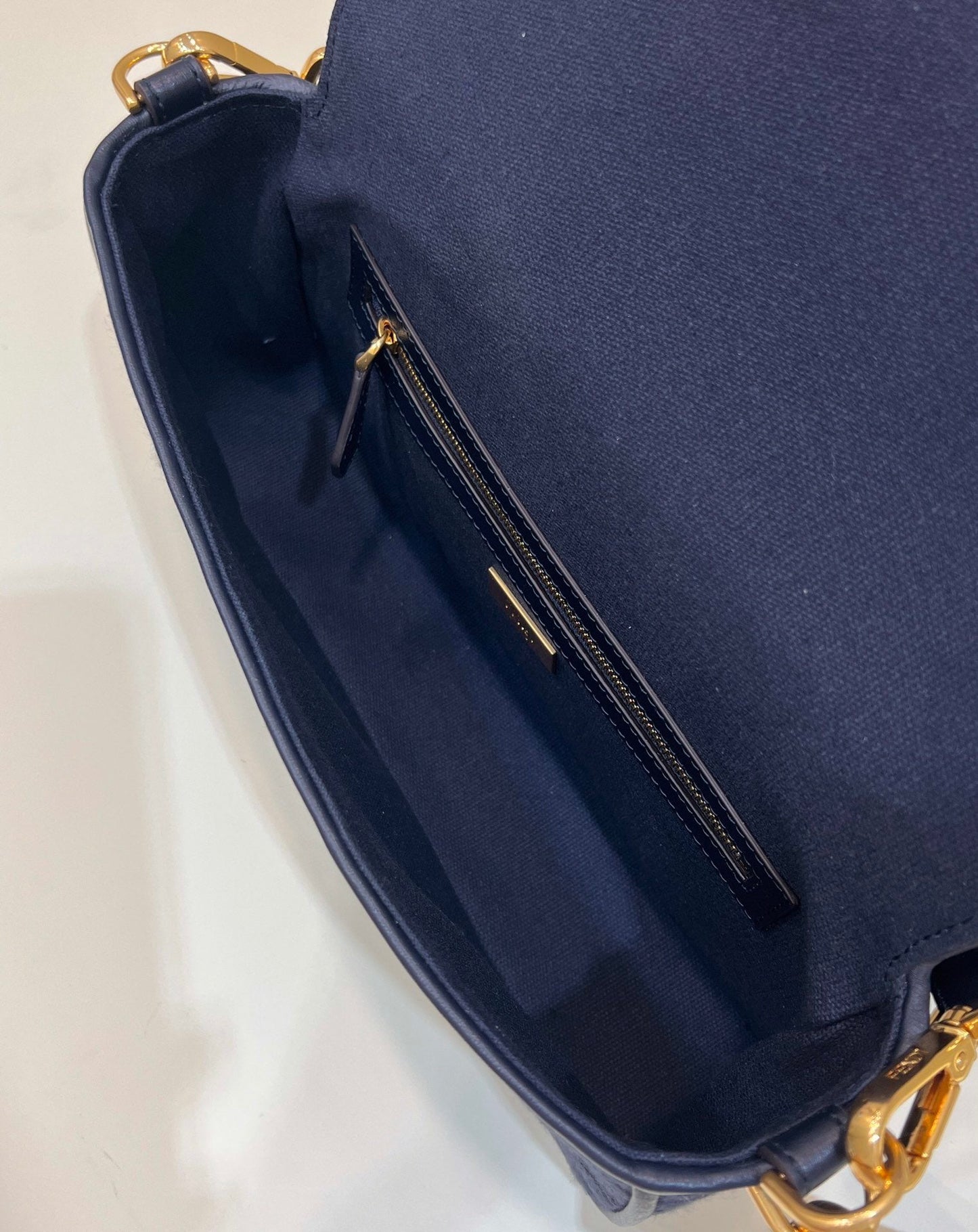FI Baguette Dark Blue For Women, Handbags, Shoulder And Crossbody Bags, 10.6in/27cm FF 8BR600AC9OF19PO