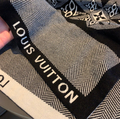 EN – Luxury LUV Scarf 008