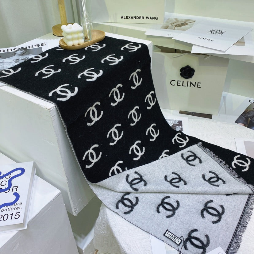 EN – Luxury CHL Scarf 009