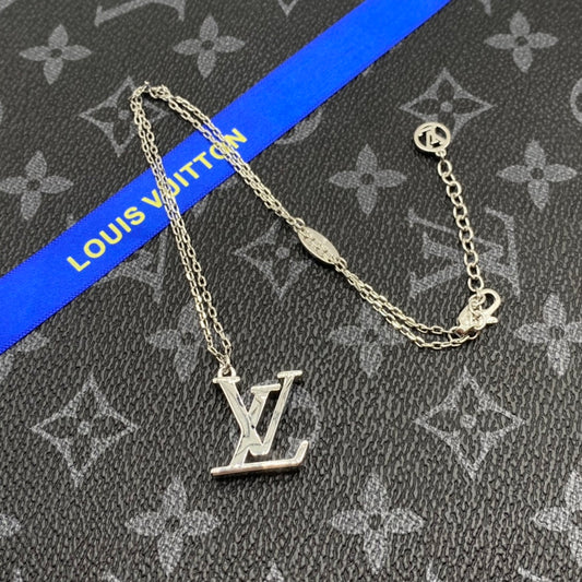 EN – Lux LV Necklaces 063