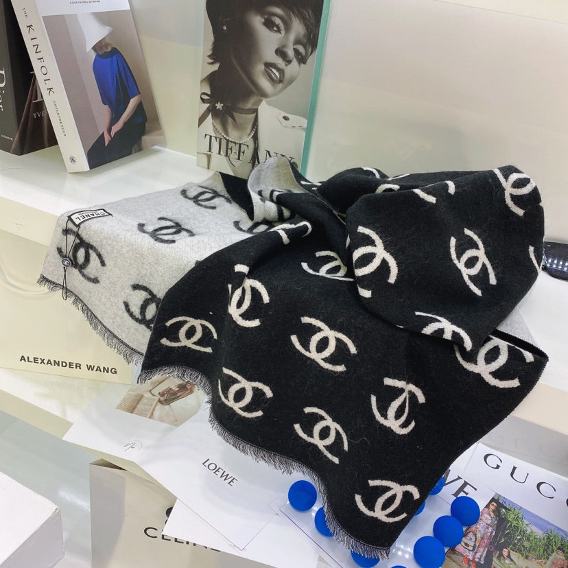 EN – Luxury CHL Scarf 009