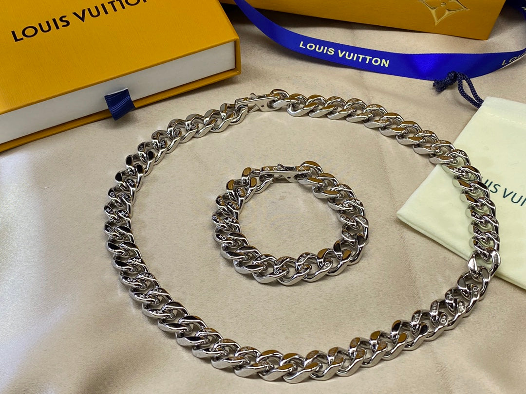 EN – Lux LV Necklaces 094